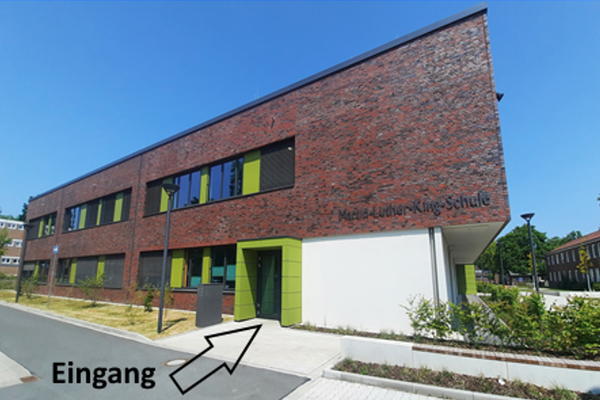 Foto des Eingangs der MLK-Schule